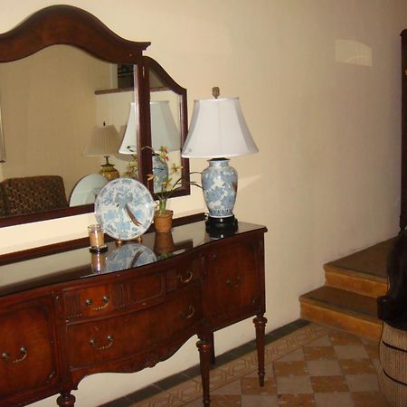 La Perla Hotel Boutique B&B Γκουανταλαχάρα Δωμάτιο φωτογραφία